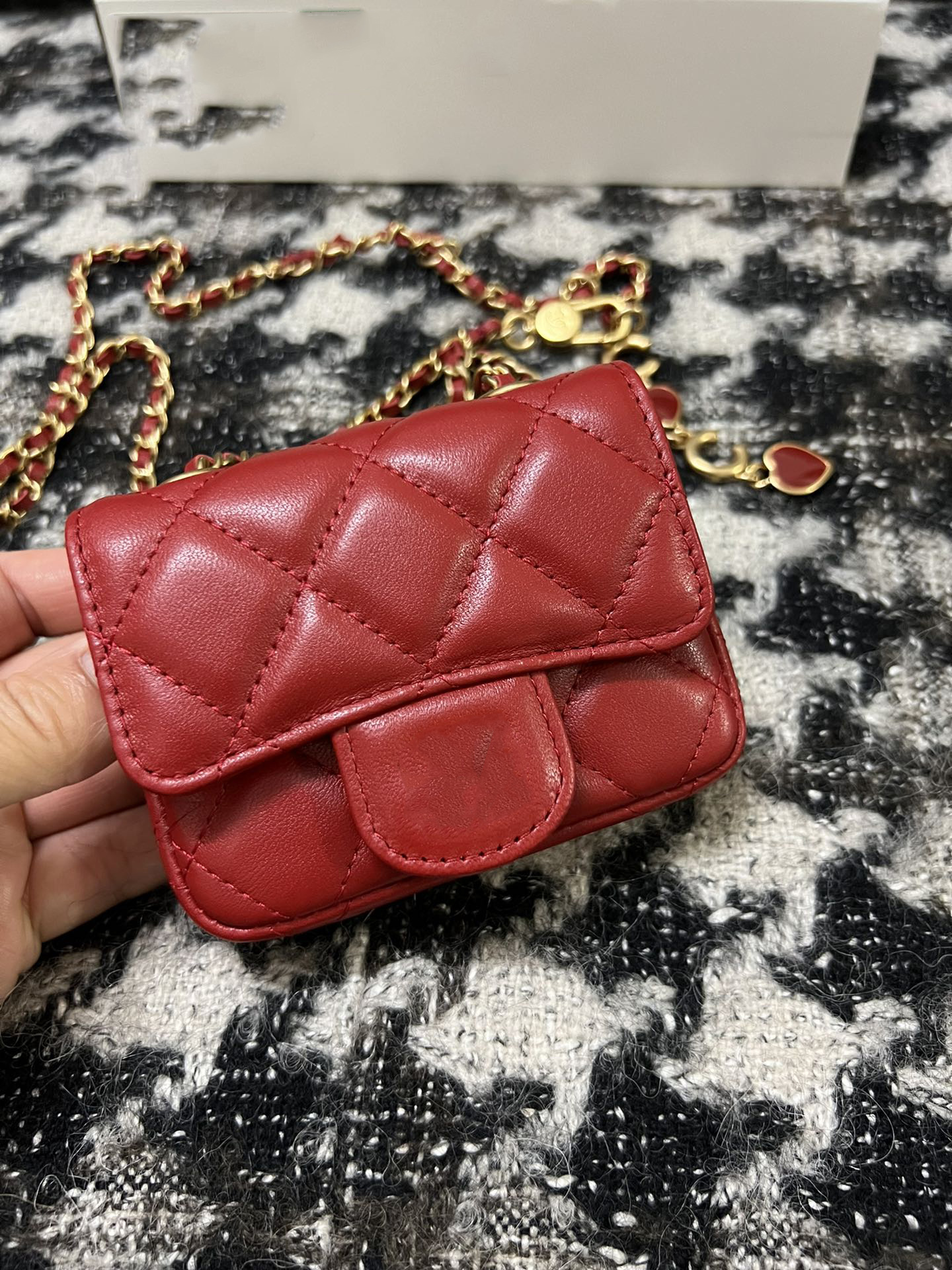 cross body classic mini flap sqaure quilted lambskin bags gold/silver metal hardware matelasse chain crossbody bags best new quality., Red
cross body classic mini flap sqaure quilted lambskin bags gold/silver metal hardware matelasse chain crossbody bags best new quality., Red