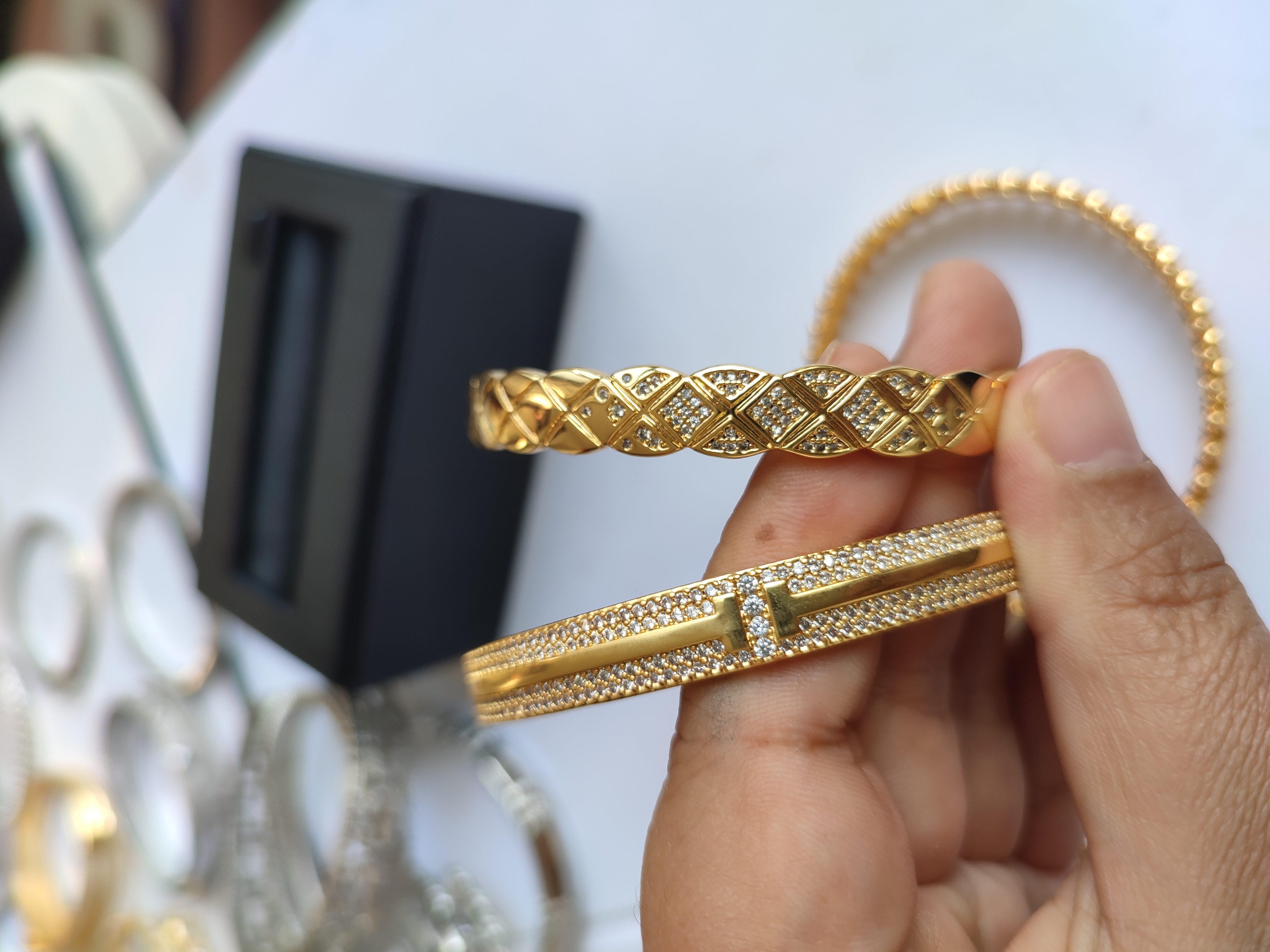 High end luxury love bangle bracelet Fashion unisex cuff women's charm bracelets gold full drilling designer jewelry femme silver diamond couple party Wedding
High end luxury love bangle bracelet Fashion unisex cuff women's charm bracelets gold full drilling designer jewelry femme silver diamond couple party Wedding