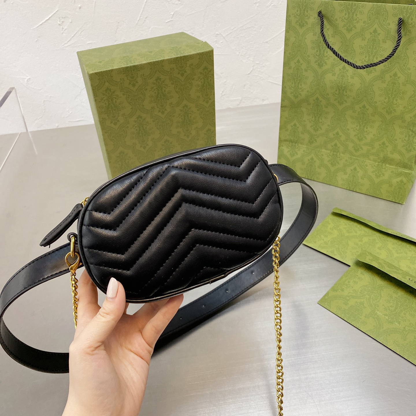 White mini female waist bags fashion Genuine Leather shoulder bag Soft leather wave stitching Single chain ladies zippy fanny pack chest designer Bum bag, Size: 18x11x5cm
White mini female waist bags fashion Genuine Leather shoulder bag Soft leather wave stitching Single chain ladies zippy fanny pack chest designer Bum bag, Size: 18x11x5cm