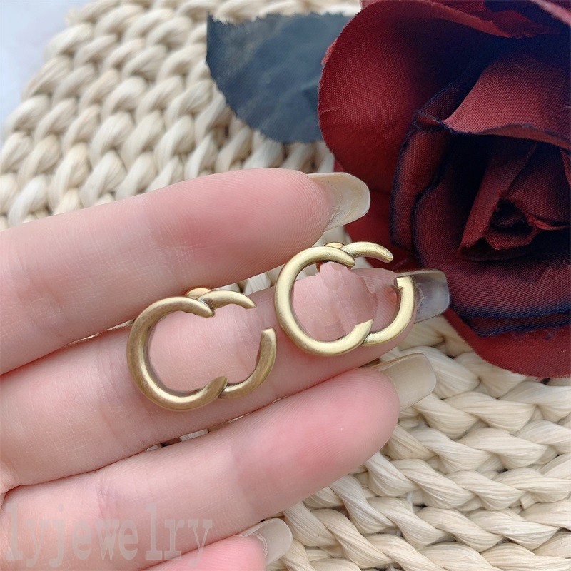 Ohrringe gold plated man womens stud Earrings luxurious party anniversary classical letter cjeweler jewelry designer for women men alloy woman earings ZB016 F23
Ohrringe gold plated man womens stud Earrings luxurious party anniversary classical letter cjeweler jewelry designer for women men alloy woman earings ZB016 F23