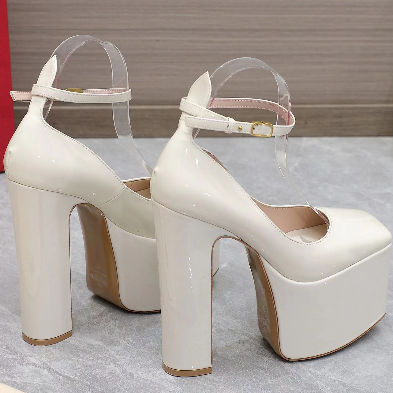Ultra high heel dress shoes patent leather waterproof platform thick heel sandals 155mm square head womens luxury designer wedding shoe white factory shoes, Black
Ultra high heel dress shoes patent leather waterproof platform thick heel sandals 155mm square head womens luxury designer wedding shoe white factory shoes, Black