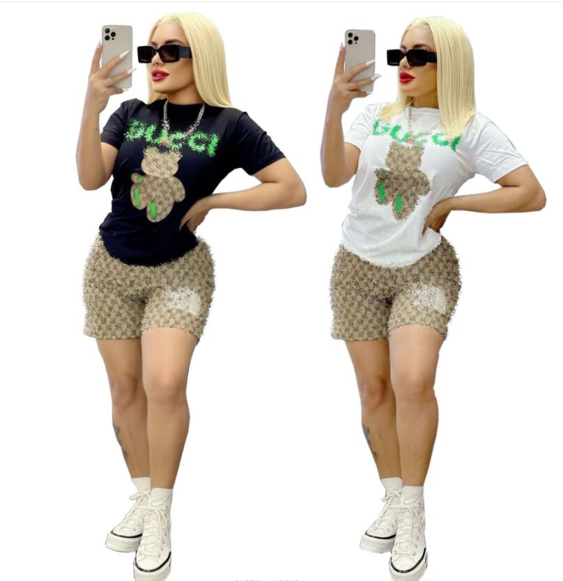 Women' Tracksuits 2023G summer fashion casual print suit designer short-sleeved shorts two-piece set
Women' Tracksuits 2023G summer fashion casual print suit designer short-sleeved shorts two-piece set