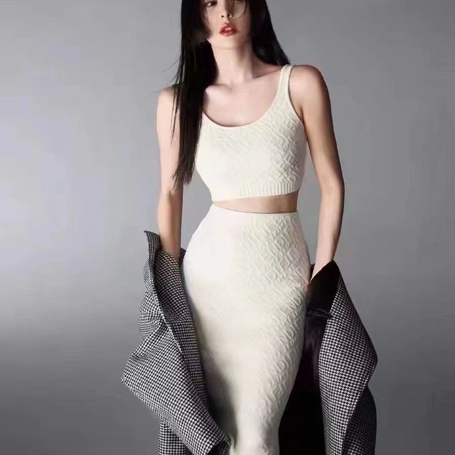 Designer Women Casual Dresses Lavender plunge dress Cashmere Blend Embossed 3D Relief Letter High Qualiy Ladies curvy dress sexy Dress Two Pieces Knit Tank Top & Skirt
Designer Women Casual Dresses Lavender plunge dress Cashmere Blend Embossed 3D Relief Letter High Qualiy Ladies curvy dress sexy Dress Two Pieces Knit Tank Top & Skirt