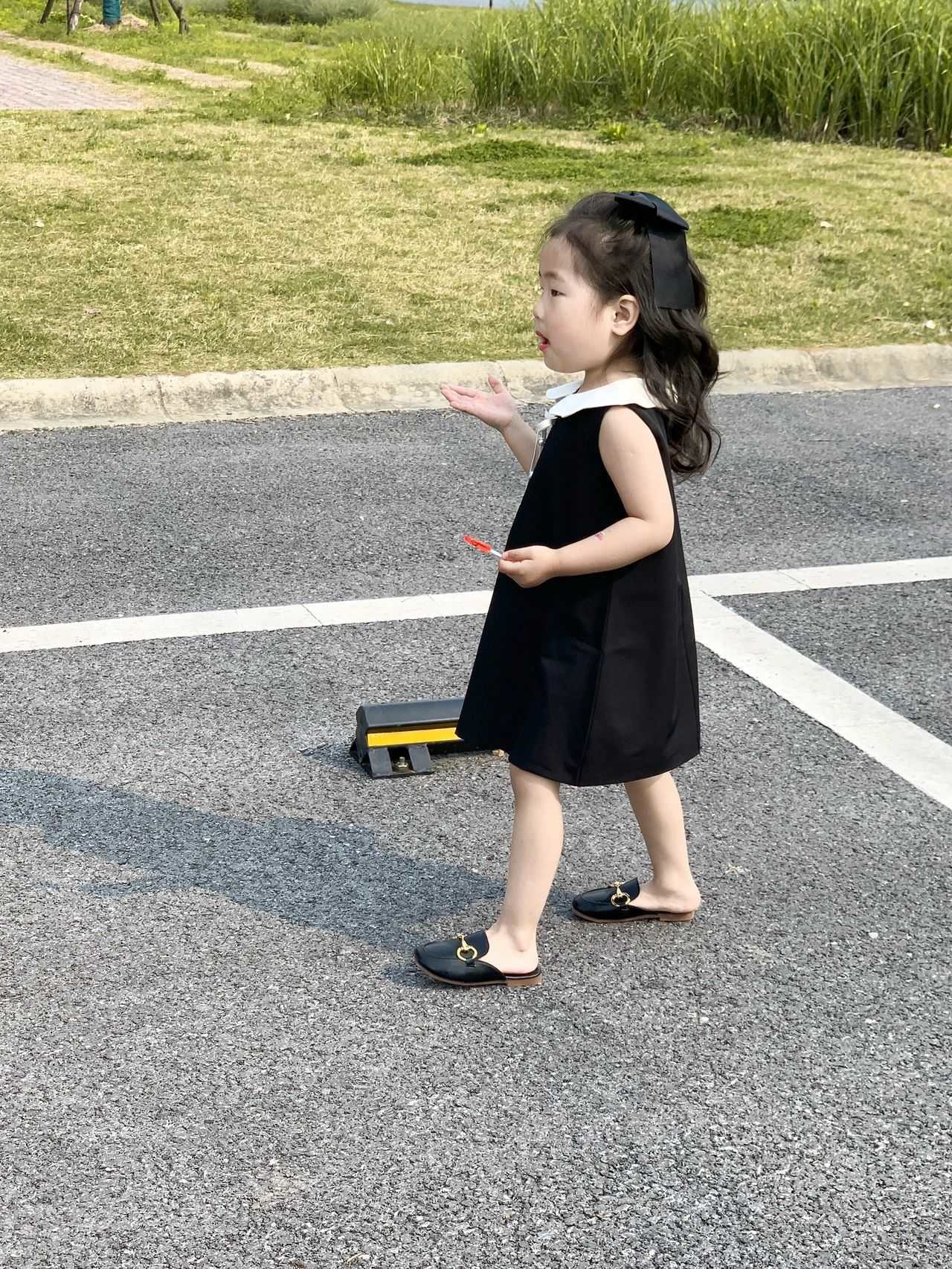 Chil1en's Wear 2023 Girls' Spring and Summer Korean Version of the New Lotus Leaf Lapel Vest Skirt for Girls' Exotic Princess 1ess, Black7
Chil1en's Wear 2023 Girls' Spring and Summer Korean Version of the New Lotus Leaf Lapel Vest Skirt for Girls' Exotic Princess 1ess, Black7