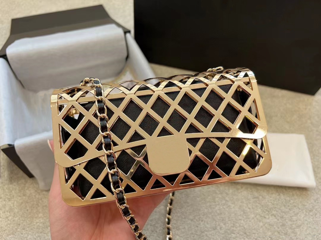 Metal hollow-out woven chain bag 18CM single-shoulder women's bag withbox Metal frame bag, Gold
Metal hollow-out woven chain bag 18CM single-shoulder women's bag withbox Metal frame bag, Gold