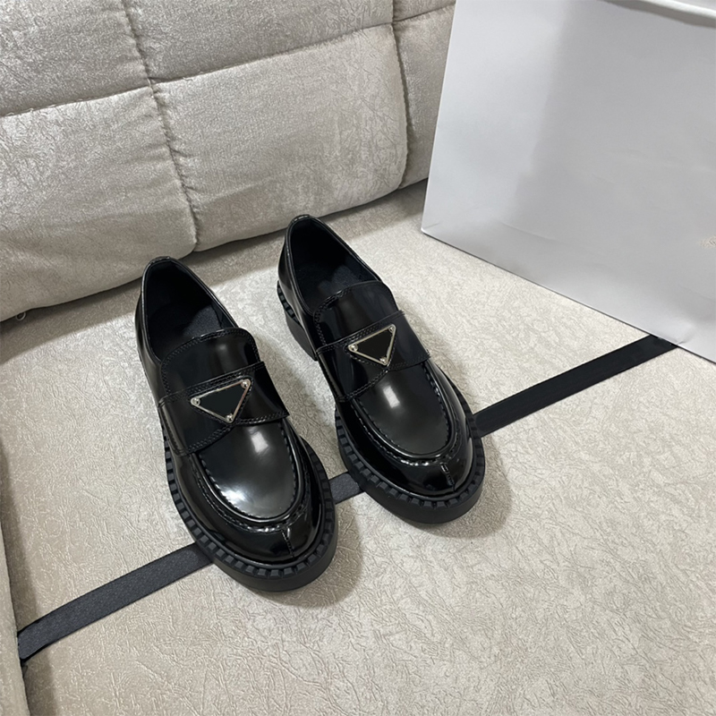Luxury Sneakers Classical Designer Casual Shoes Trainer Sneaker Embossed Trainer Sneaker Black Print Newwomen Trainers Size 35-40
Luxury Sneakers Classical Designer Casual Shoes Trainer Sneaker Embossed Trainer Sneaker Black Print Newwomen Trainers Size 35-40