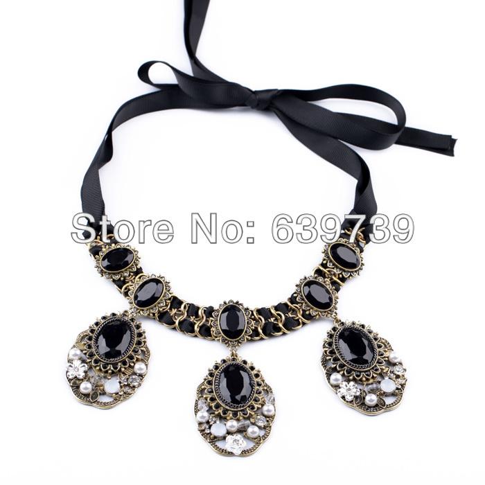 Pendant Necklaces Queen Luxury Jewelry Black Ribbon Choker Short Necklace Women White Simulated Pearl Statement Maxi VintagePendant
Pendant Necklaces Queen Luxury Jewelry Black Ribbon Choker Short Necklace Women White Simulated Pearl Statement Maxi VintagePendant