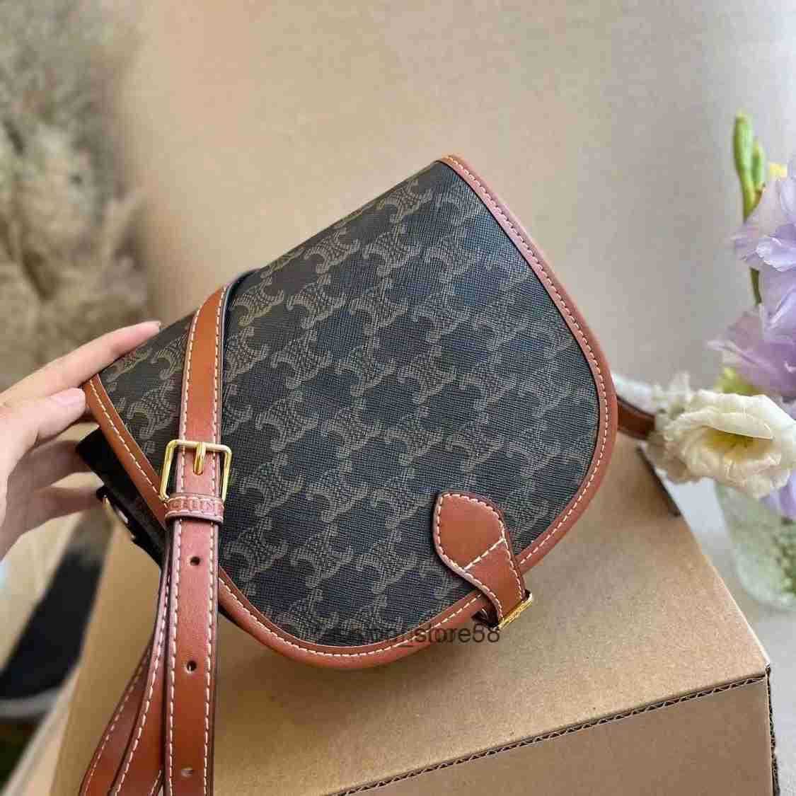Messenger Bags Hobos Shoulder Bags Designer Half Moon Hobo Crobody Underarm Women Patent Leather Handbag Fashion Metal Letter Adjustable Strap Smooth Desig
Messenger Bags Hobos Shoulder Bags Designer Half Moon Hobo Crobody Underarm Women Patent Leather Handbag Fashion Metal Letter Adjustable Strap Smooth Desig
