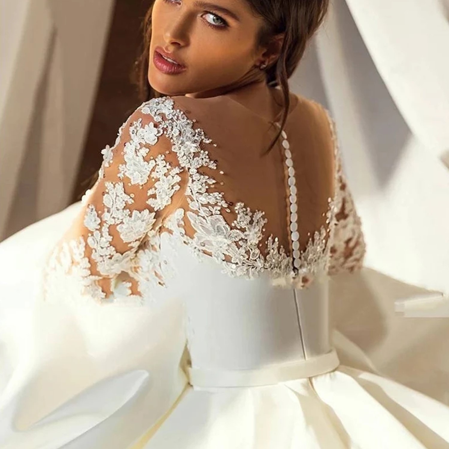 Elegant Wedding Dresses Long Sleeves Sheer Neck Lace Appliques Beads Bridal Gowns Button Back Sweep Train A-Line Wedding Dress Custom