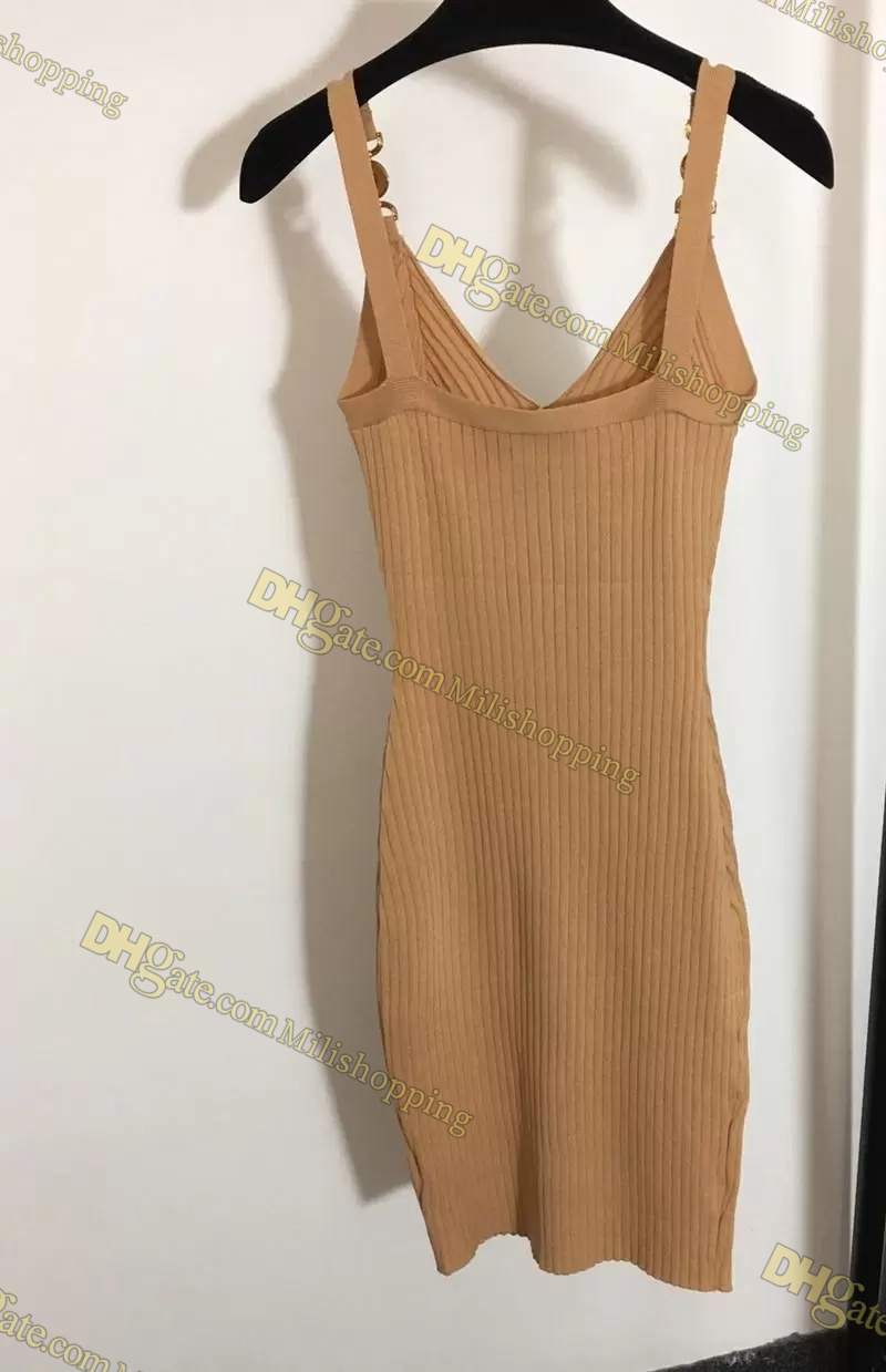 Sexy Women Runway Dresses V Neck Sleeveless Knit Slim Dress High Quality Female Gold Button Long Milan Party Clothing
Sexy Women Runway Dresses V Neck Sleeveless Knit Slim Dress High Quality Female Gold Button Long Milan Party Clothing