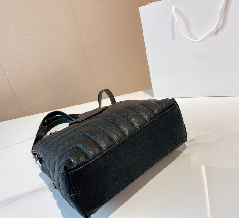 Women's Temperament Shoulder Bag Designer Handbag Fashion with Letter Classic Women High Quality Shopping Bags Wallet designer_bag992, Black
Women's Temperament Shoulder Bag Designer Handbag Fashion with Letter Classic Women High Quality Shopping Bags Wallet designer_bag992, Black