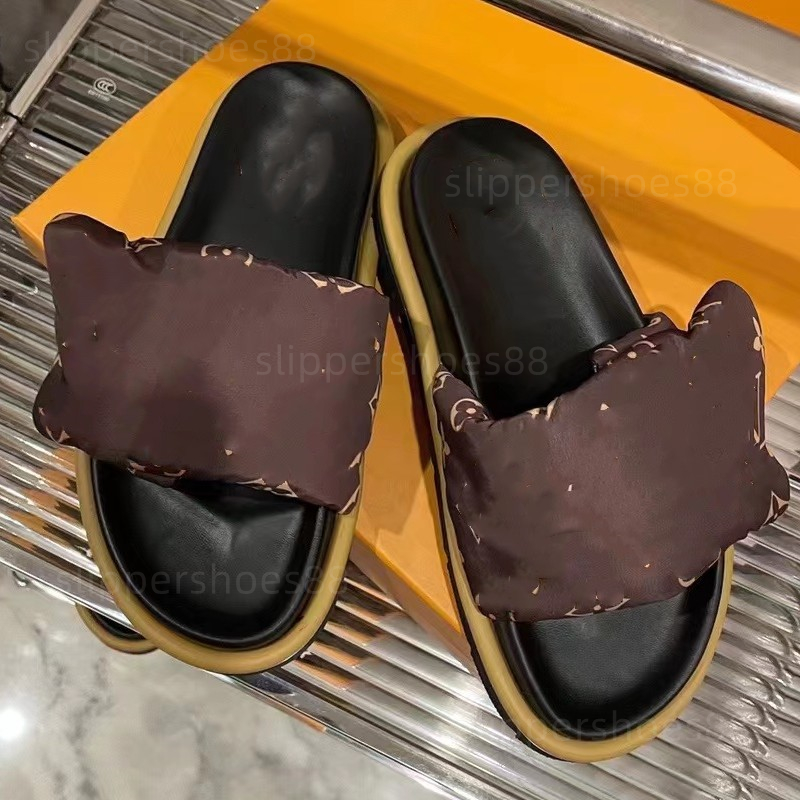 Designer Slipper Mule sandles Pool Pillow Sliders Comfort mules Slides Men Sandals Famous Designer Women Embossed Flat Slide Slippers
Designer Slipper Mule sandles Pool Pillow Sliders Comfort mules Slides Men Sandals Famous Designer Women Embossed Flat Slide Slippers