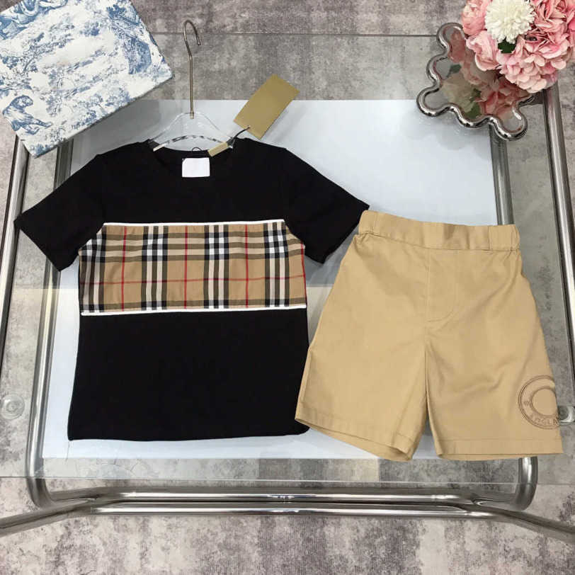 23ss Summer Fashion Boy Round collarLattice t-shirt Shorts set rainbow cotton two piece brand boys suits Baby Clothes album a1, 18
23ss Summer Fashion Boy Round collarLattice t-shirt Shorts set rainbow cotton two piece brand boys suits Baby Clothes album a1, 18