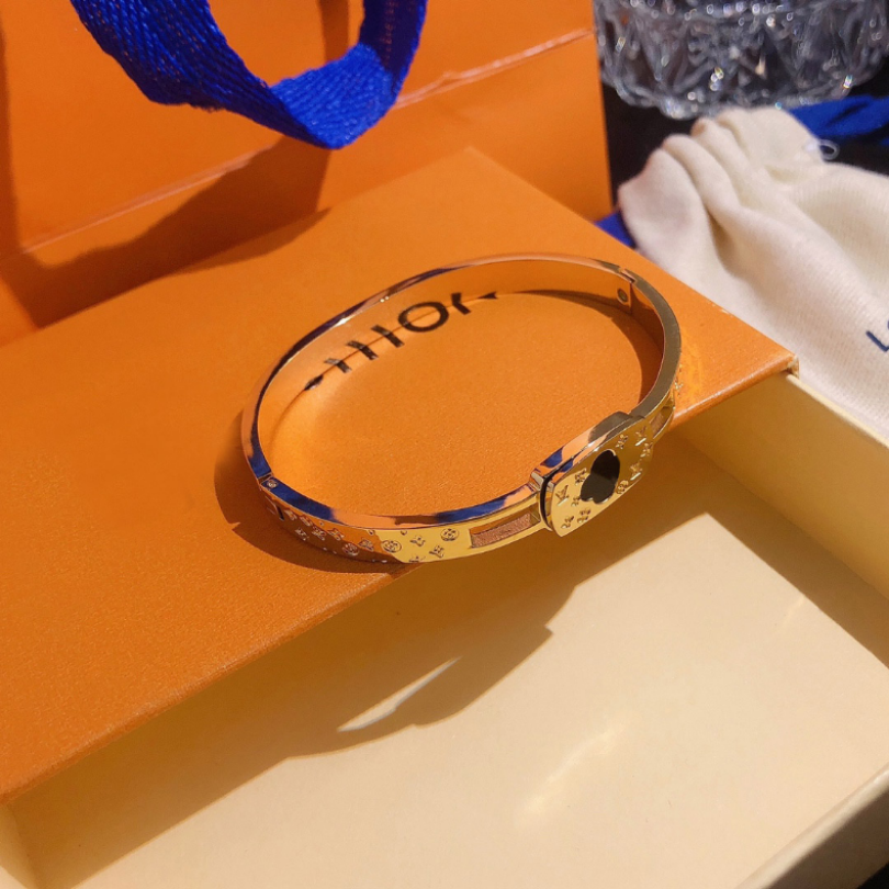 Designer Letter Bangle Bracelet Designer Bracelets Luxury Jewelry Fashion Style Women Bangle Stainless Steel 18K Gold Plated Wristband Party Gifts
Designer Letter Bangle Bracelet Designer Bracelets Luxury Jewelry Fashion Style Women Bangle Stainless Steel 18K Gold Plated Wristband Party Gifts