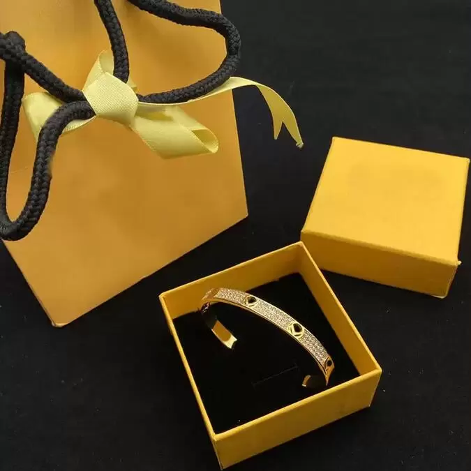 2023 Designer Fashion Bracelet For Mens Women Full Diamond Gold Letters F Bracelets Gifts Womens Luxury Love Bracelets Hip-hop Jewelry
2023 Designer Fashion Bracelet For Mens Women Full Diamond Gold Letters F Bracelets Gifts Womens Luxury Love Bracelets Hip-hop Jewelry