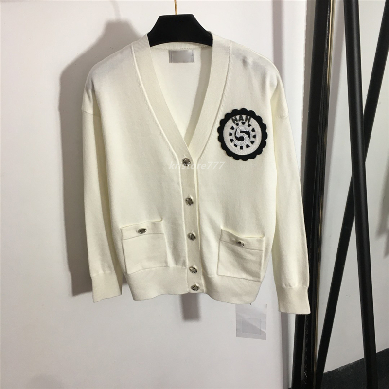 23ss FW Women Sweaters Knits Designer Tops With Letter Embroidery Beading Milan Runway Brand Designer Crop Top Shirt High End Elasticity Cardigan Sweater Outwear, Multi
23ss FW Women Sweaters Knits Designer Tops With Letter Embroidery Beading Milan Runway Brand Designer Crop Top Shirt High End Elasticity Cardigan Sweater Outwear, Multi