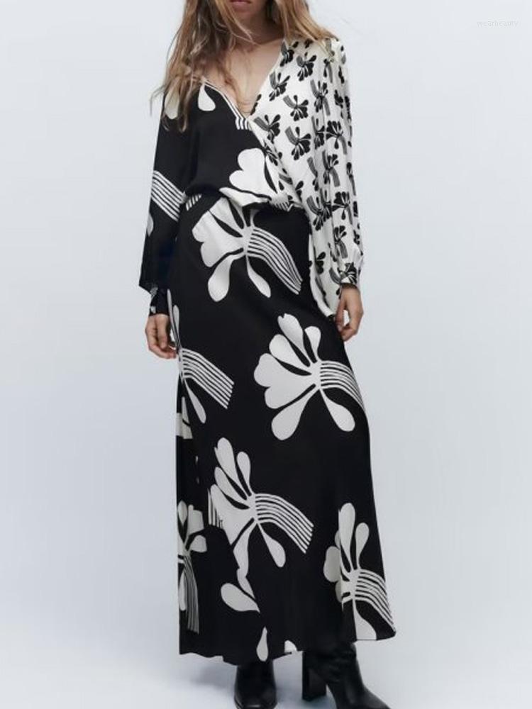 Casual Dresses Kumsvag 2023 Summer Women Print MIDI Dress Fashion Vintage V-Neck Long Sleeve Ruffles Female Elegant Street Mid-Calf
Casual Dresses Kumsvag 2023 Summer Women Print MIDI Dress Fashion Vintage V-Neck Long Sleeve Ruffles Female Elegant Street Mid-Calf