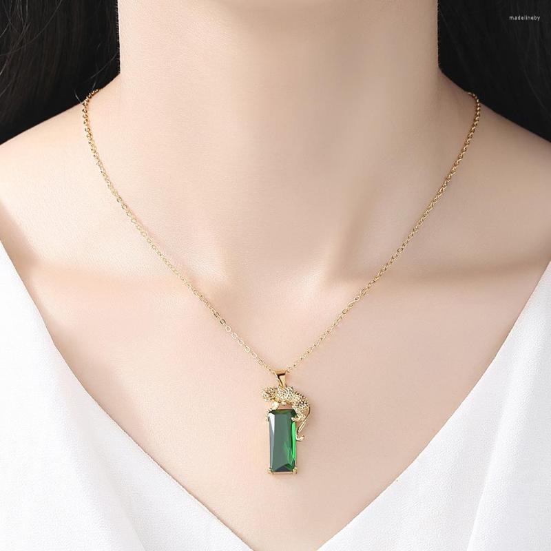 Chains Vintage Luxury Emerald Leopard Pendant Necklace For Women Aesthetic Shiny Rhinestone Animal Choker Neck Chain Jewelry Gift
Chains Vintage Luxury Emerald Leopard Pendant Necklace For Women Aesthetic Shiny Rhinestone Animal Choker Neck Chain Jewelry Gift