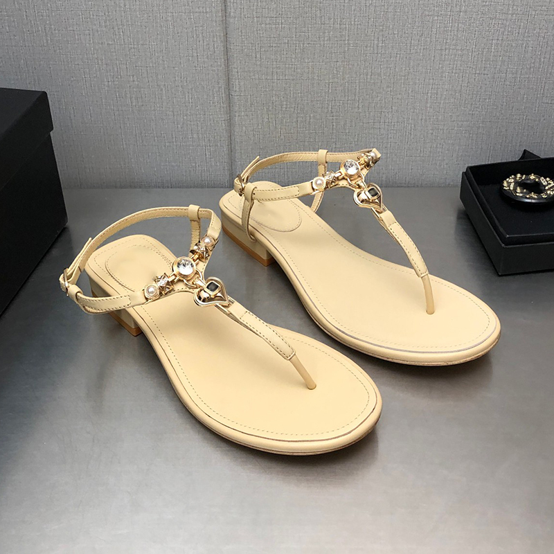 Designer Womens Slippers Sandals Flip-flops Flat Rhinestones Decoration Brand Stars The Same Style Beach Shoes Outdoor Travel Comfortable Casual Fisherman Shoes, Box
Designer Womens Slippers Sandals Flip-flops Flat Rhinestones Decoration Brand Stars The Same Style Beach Shoes Outdoor Travel Comfortable Casual Fisherman Shoes, Box