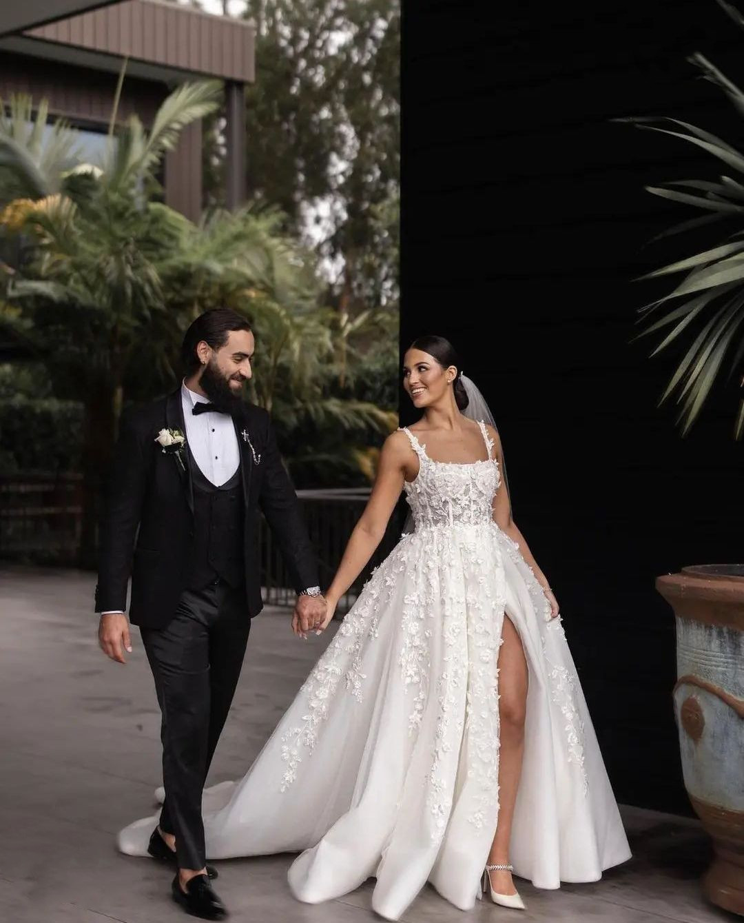 A Elegant E Wedding Bateau Sleeveless Straps Sequins D Lace Appliques Or Length Beaded Ruffles Side Slit Formal Dresses Bridal Gowns Plus Size