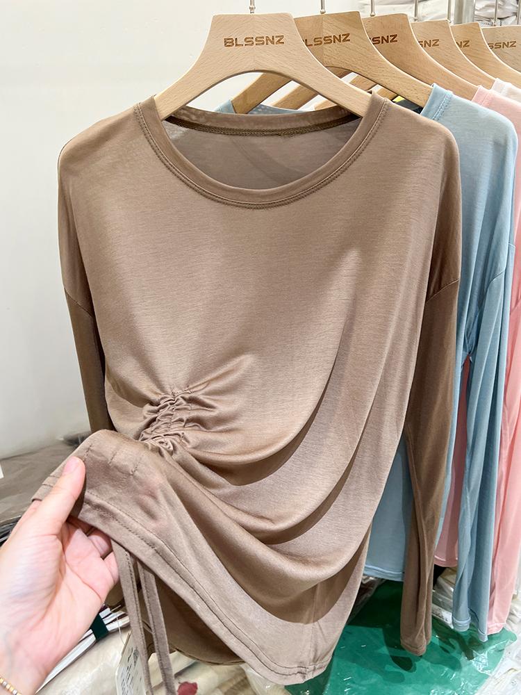Women' T Shirts Women' Casual Round Neck Solid Color Long Sleeve T-shirt 2023 Summer Simply Street Style Slim Bottom Tees Top Female, Black
Women' T Shirts Women' Casual Round Neck Solid Color Long Sleeve T-shirt 2023 Summer Simply Street Style Slim Bottom Tees Top Female, Black