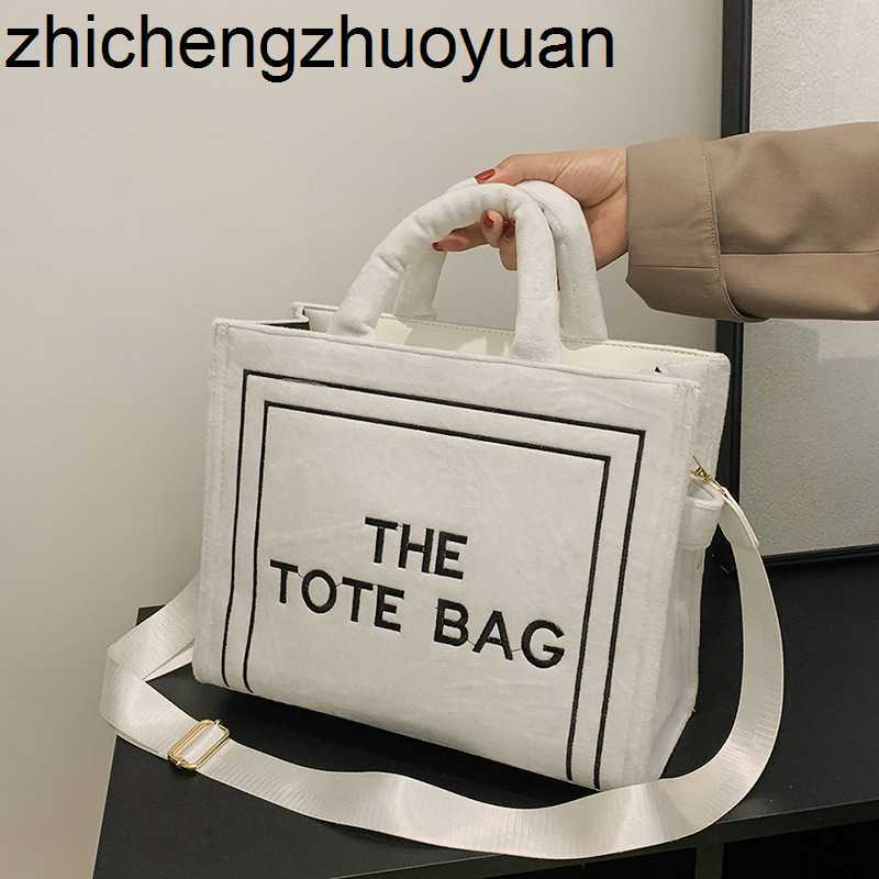 designer women tote Bag2023 new embroidered versatile large capacity bag shoulder commuter messenger fashion bag, Red18
designer women tote Bag2023 new embroidered versatile large capacity bag shoulder commuter messenger fashion bag, Red18