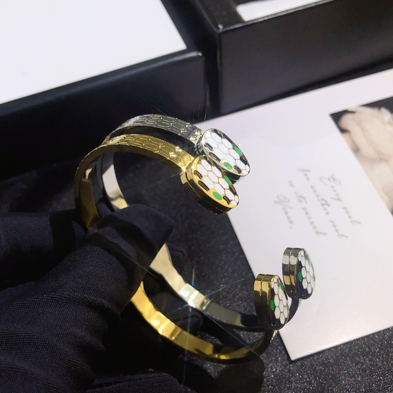 Europe Fashion Bracelets Women Designer Bangle Luxury BrandJewelry 18K Gold Plated Stainless steel Wedding Lovers Gift Bangles Wholesale S170
Europe Fashion Bracelets Women Designer Bangle Luxury BrandJewelry 18K Gold Plated Stainless steel Wedding Lovers Gift Bangles Wholesale S170