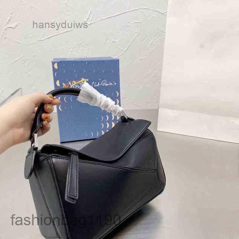 Leather Geometric Woman Bags Bag Single Puzzle Loews Handbag Fashion Versatile Designer Shoulder Stitched Messenger Puzzle Lingge F5RJ, Blue
Leather Geometric Woman Bags Bag Single Puzzle Loews Handbag Fashion Versatile Designer Shoulder Stitched Messenger Puzzle Lingge F5RJ, Blue