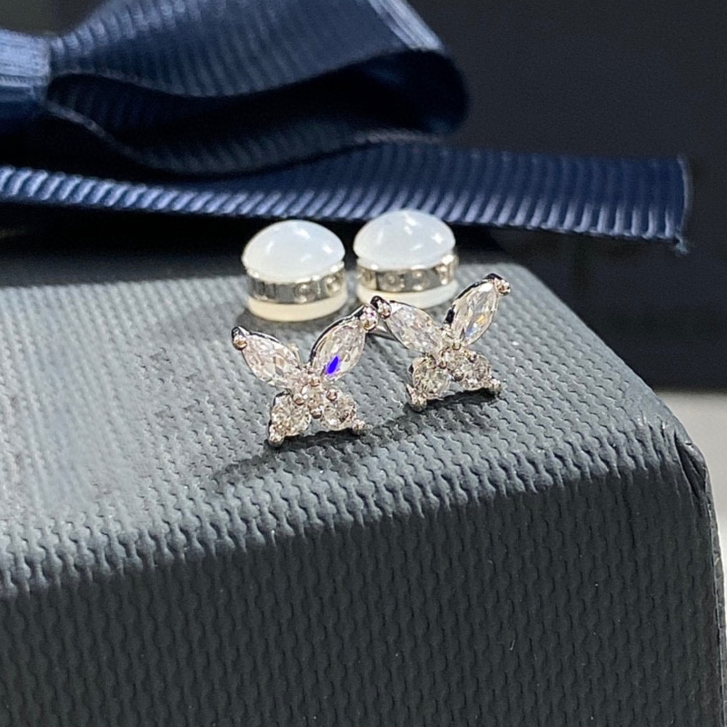 Designer Earrings Butterfly Diamond Stud Earrings Women Luxury Ear Stud Elegance Temperament Simple Ladies Wedding Party Jewelry
Designer Earrings Butterfly Diamond Stud Earrings Women Luxury Ear Stud Elegance Temperament Simple Ladies Wedding Party Jewelry