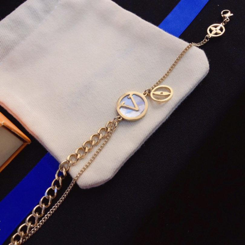 Luxury Womens Link Chain Bracelet Designer Gold Bracelets for Women Charm European and American Fashion Bangles Jewelry Adjustable Love Accessories Size
Luxury Womens Link Chain Bracelet Designer Gold Bracelets for Women Charm European and American Fashion Bangles Jewelry Adjustable Love Accessories Size