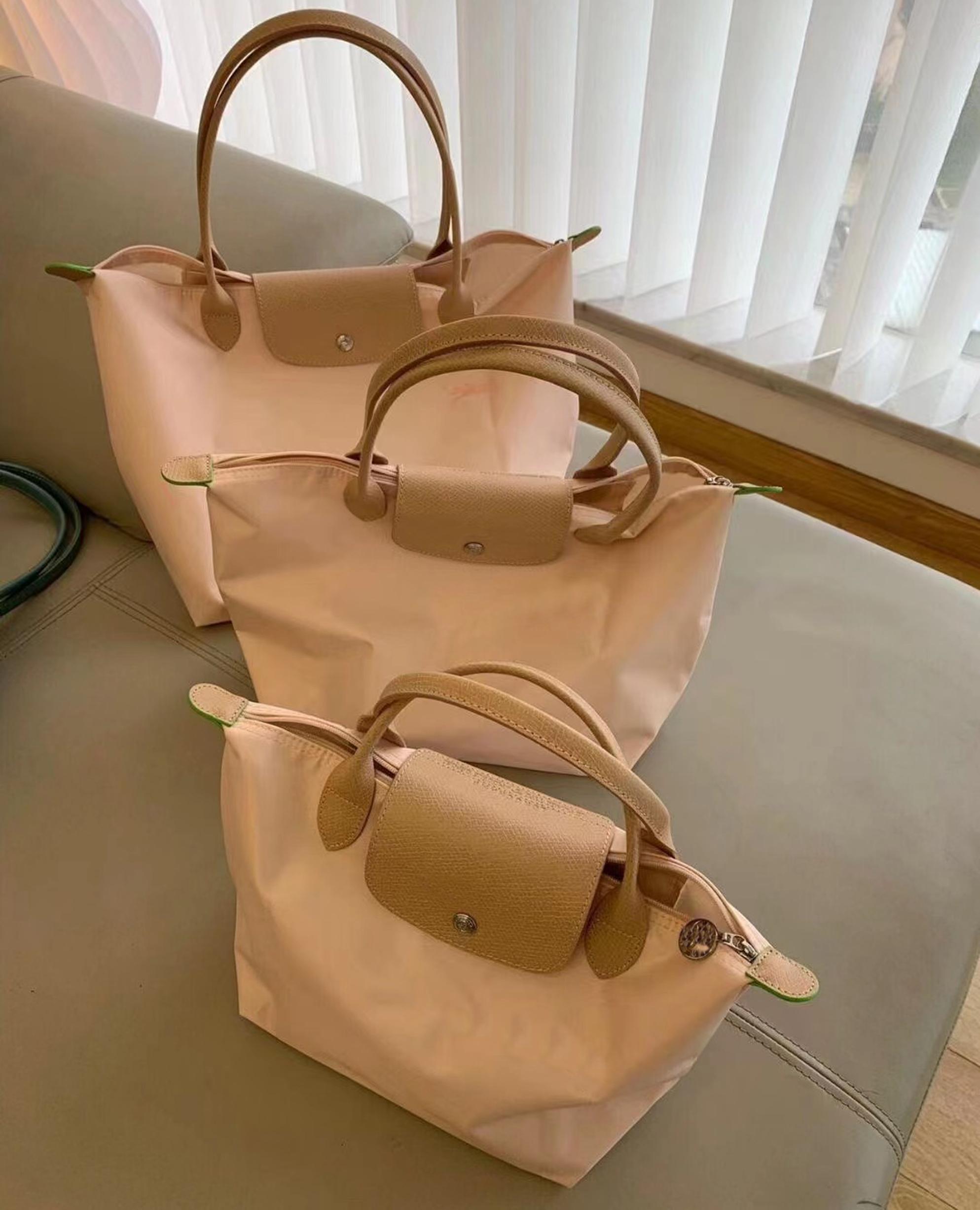 handbag Women's Totes Fashion Bags Le Pliages Club 70 anniversary champion Luxurys Designers LONG handbag Shoulder L2605619 A4, Green
handbag Women's Totes Fashion Bags Le Pliages Club 70 anniversary champion Luxurys Designers LONG handbag Shoulder L2605619 A4, Green