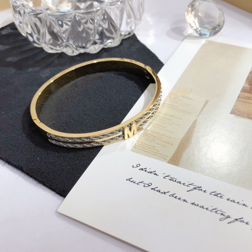18K Gold Bangle Bracelet Desinger Letter Bangles Luxurious Gift Design for Women Men Bracelets Jewelry Charm Exquisite Invisible Accessories Wholesale
18K Gold Bangle Bracelet Desinger Letter Bangles Luxurious Gift Design for Women Men Bracelets Jewelry Charm Exquisite Invisible Accessories Wholesale
