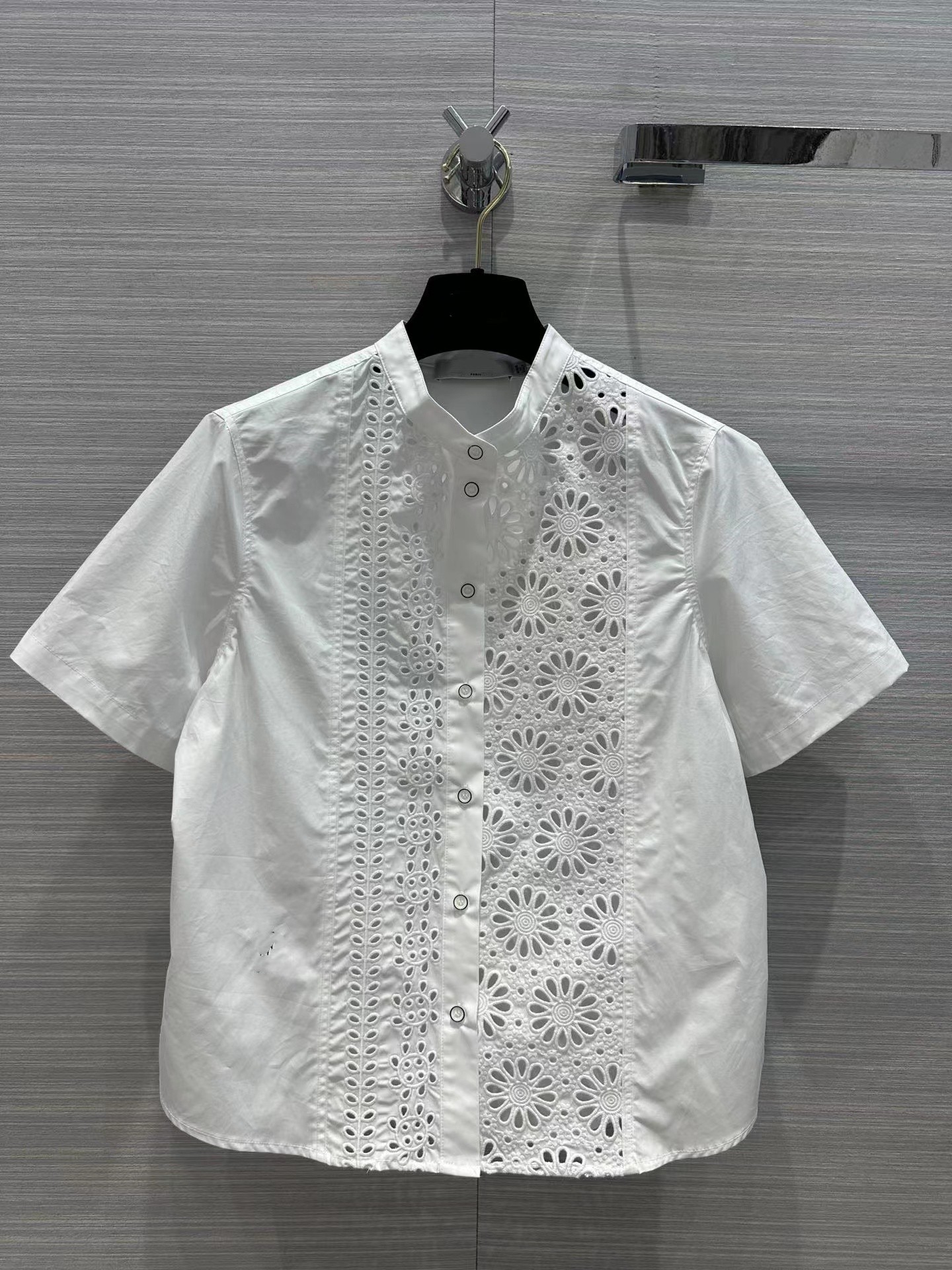 Milan Runway Shirts 2023 New Spring Summer Stand Collar Short Sleeve Print Designer Blouses Brand Same Style Women' Shirts 0227-1, White
Milan Runway Shirts 2023 New Spring Summer Stand Collar Short Sleeve Print Designer Blouses Brand Same Style Women' Shirts 0227-1, White