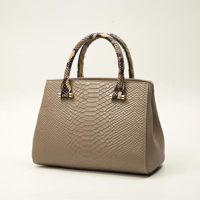 Evening Bags Full Leather Bag Women's Fashion Retro Single Shoulder Messenger Delicate Crocodile Pattern, Black
Evening Bags Full Leather Bag Women's Fashion Retro Single Shoulder Messenger Delicate Crocodile Pattern, Black