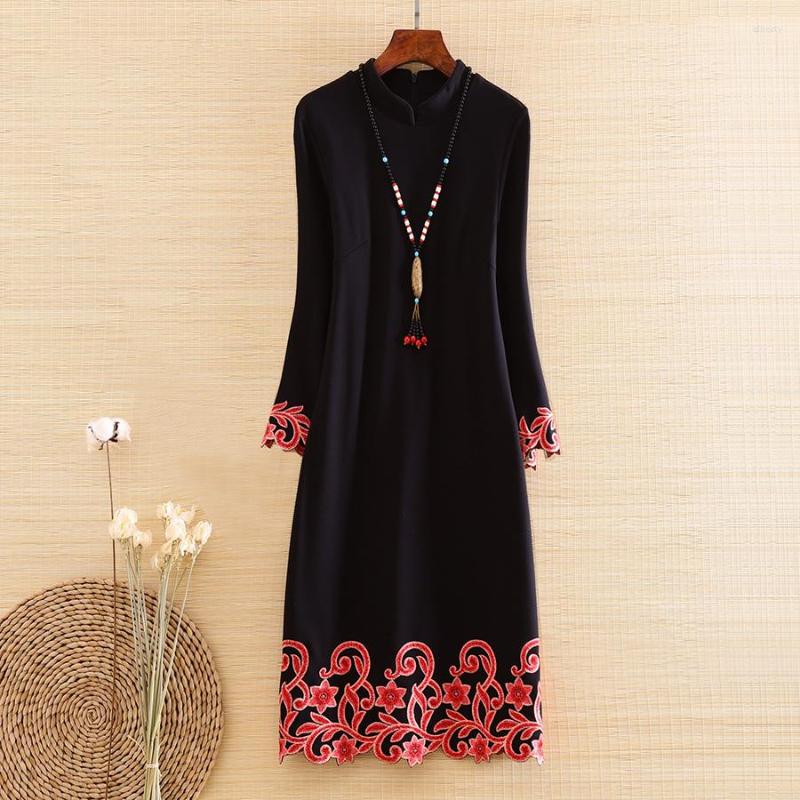 Ethnic Clothing Chinese Style Women Qipao Dress Autumn Royal Embroidery Peony Vingtage Elegant Lady Luxurious Plus Size Cheongsam M-4XL
Ethnic Clothing Chinese Style Women Qipao Dress Autumn Royal Embroidery Peony Vingtage Elegant Lady Luxurious Plus Size Cheongsam M-4XL