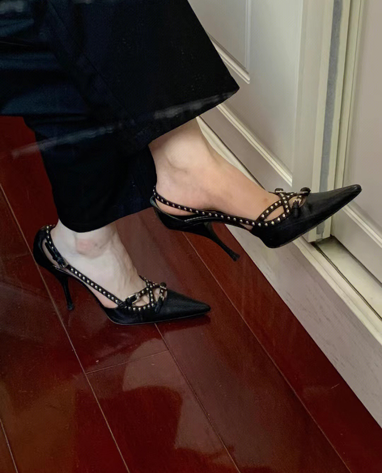 Vintage Style Rivets High heeled Shoes Women Fashion Pointed toe Lady Weddding Bridal Shoes Black Mary Jane Shoe
Vintage Style Rivets High heeled Shoes Women Fashion Pointed toe Lady Weddding Bridal Shoes Black Mary Jane Shoe