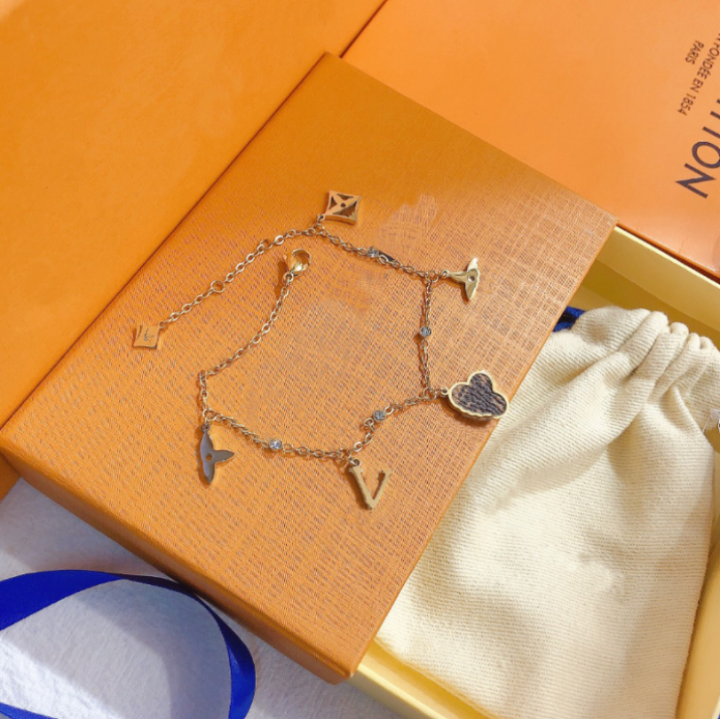Charm Couple Link Chains Bracelets Elegant And Luxury Design Premium Feeling Accessories Full Of Love Brand Designer Bracelets 18K Gold Plated Gift
Charm Couple Link Chains Bracelets Elegant And Luxury Design Premium Feeling Accessories Full Of Love Brand Designer Bracelets 18K Gold Plated Gift