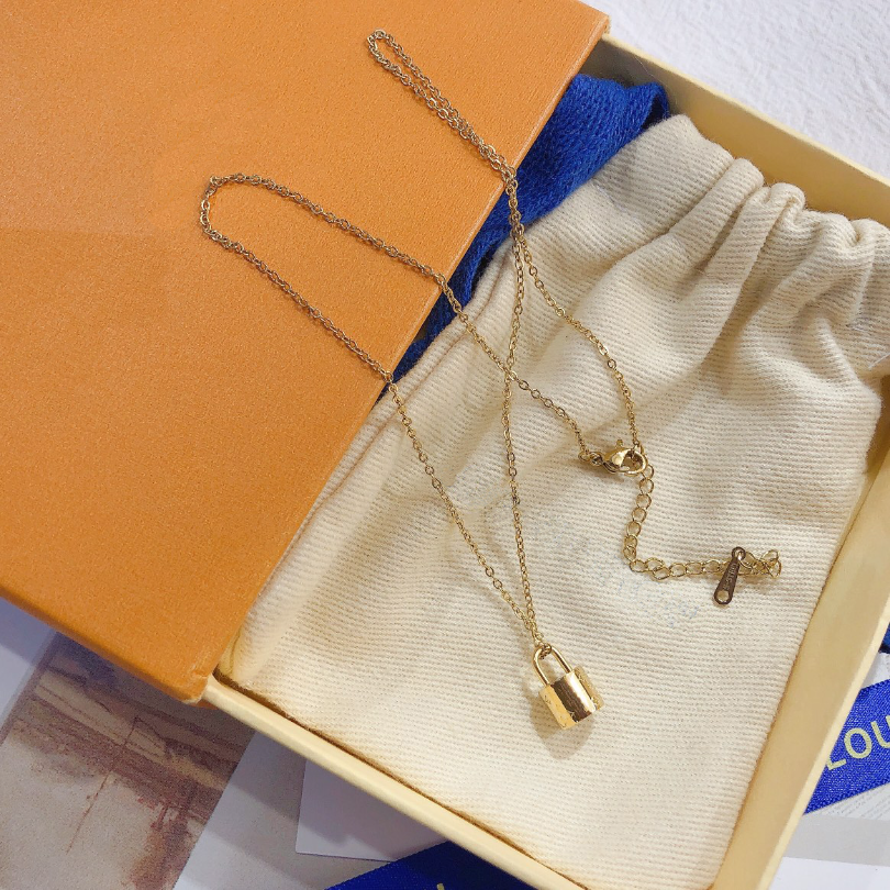 woemens Love Gold Necklace Choker Pendant Necklaces Luxury Designer Stainless Steel Necklaces Chain 18K Gold Plated Wedding Jewelry Accessories Fashion Gift
woemens Love Gold Necklace Choker Pendant Necklaces Luxury Designer Stainless Steel Necklaces Chain 18K Gold Plated Wedding Jewelry Accessories Fashion Gift