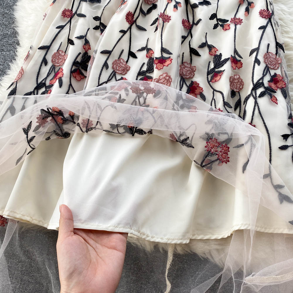 Spring and summer new ins style dress with short sleeve round neck and waist heavy work mesh stitching embroidery chic dress