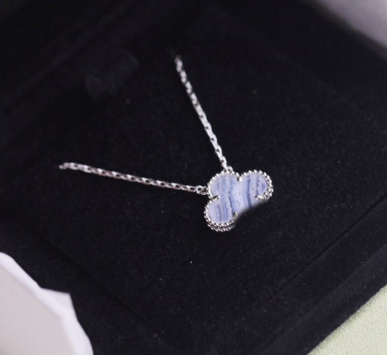 2023 Luxury quality v gold material Charm flower shape pendant necklace purple jade silver plated have stamp box PS3264
2023 Luxury quality v gold material Charm flower shape pendant necklace purple jade silver plated have stamp box PS3264