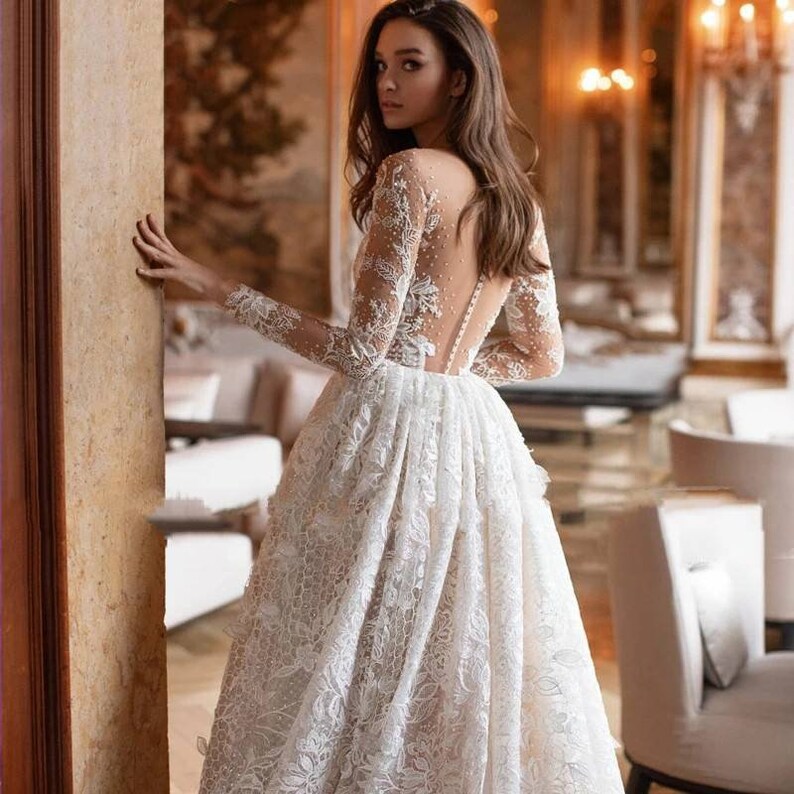 Elegant Boho Lace and Tulle A Line Wedding Dress Sheer jewel neck Long Sleeves Vintage Full Back Bohemian Western Bridal Gowns Cheap
