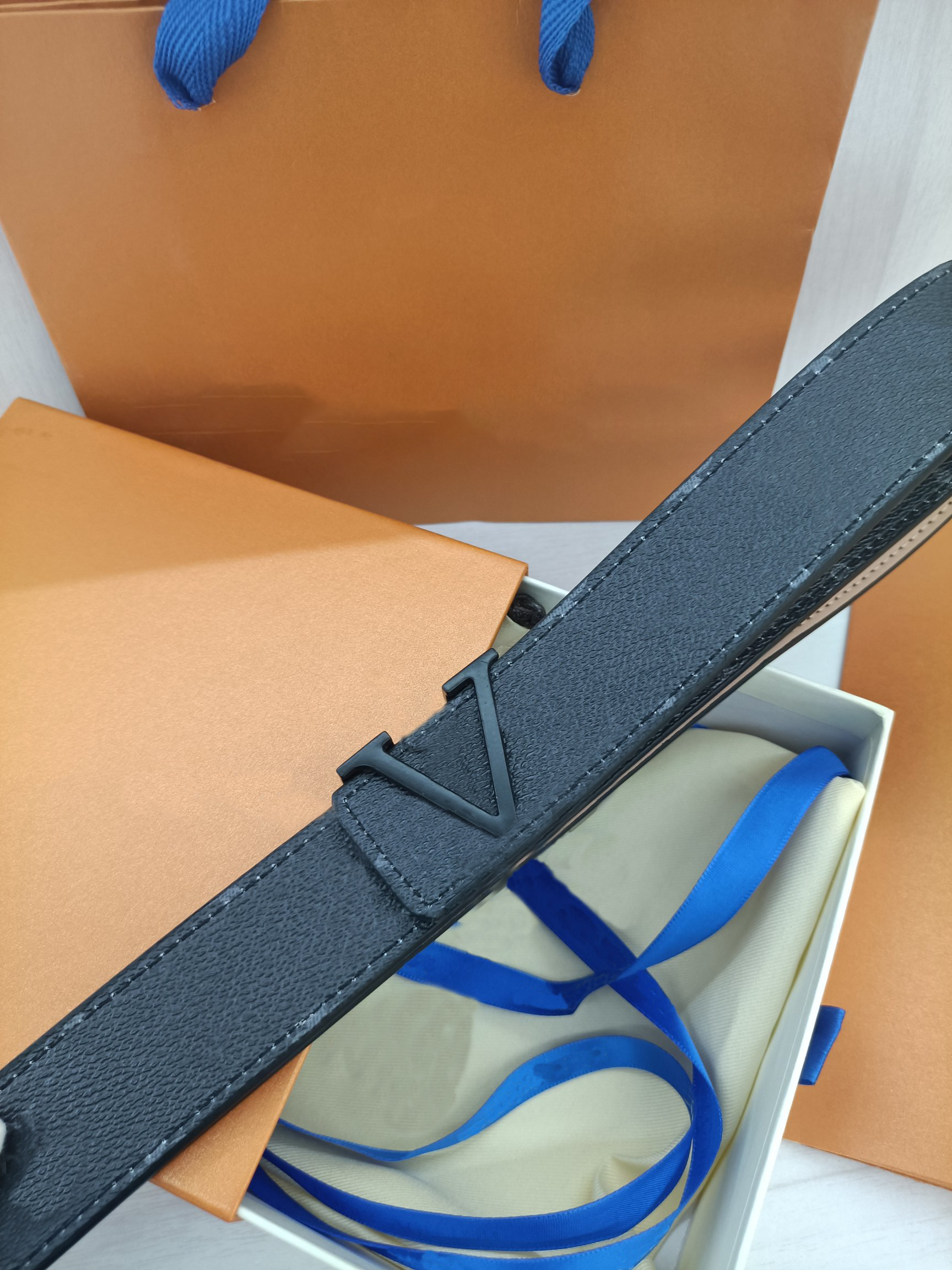 Fashion accessories choose a high-quality belt to make your outfit more outstanding and show the charm of men, Black
Fashion accessories choose a high-quality belt to make your outfit more outstanding and show the charm of men, Black