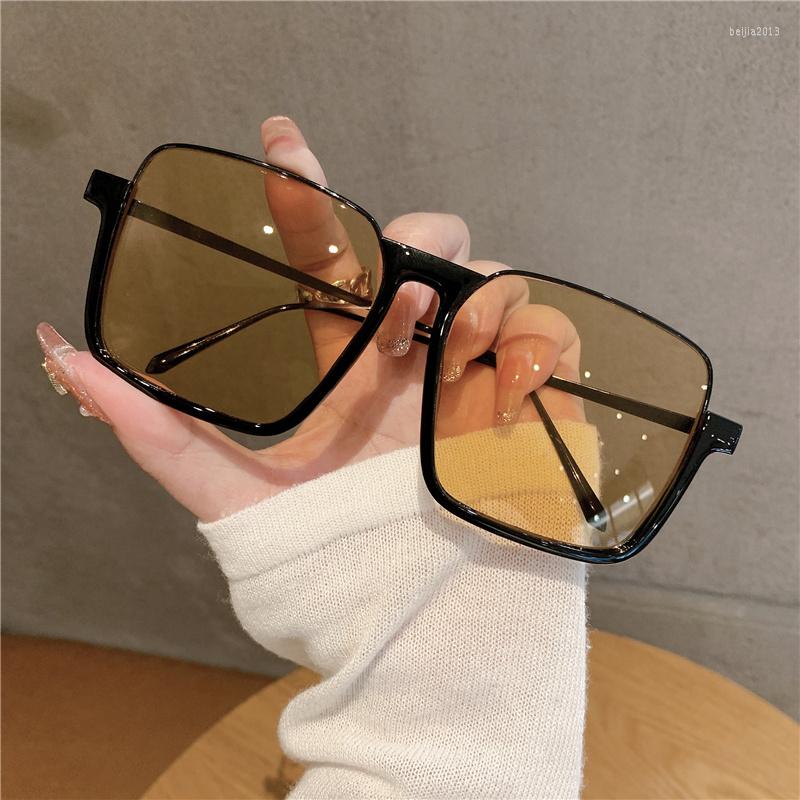 Sunglasses 2023 Vintage Fashion For Women Metal Square Frame Luxury Shades Pink Sun Glasses Pograph Eyewear UV400
Sunglasses 2023 Vintage Fashion For Women Metal Square Frame Luxury Shades Pink Sun Glasses Pograph Eyewear UV400