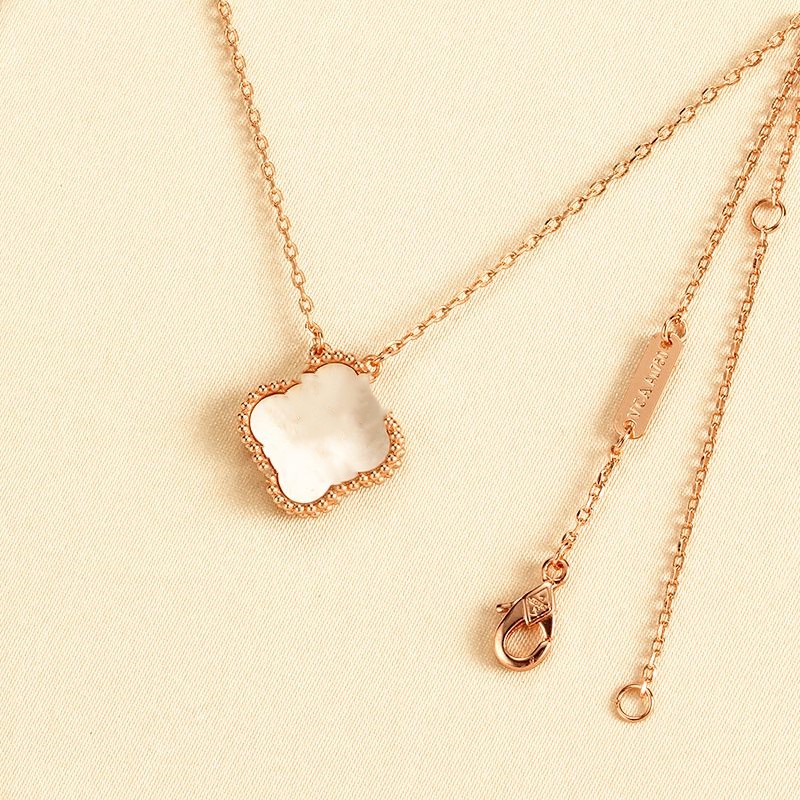 luxury 4 four leaf clover designer pendant necklace clasic fashion 925 Sterlling Silver 18K gold jewelry earrings set Women Girl gift original quality elegant
luxury 4 four leaf clover designer pendant necklace clasic fashion 925 Sterlling Silver 18K gold jewelry earrings set Women Girl gift original quality elegant