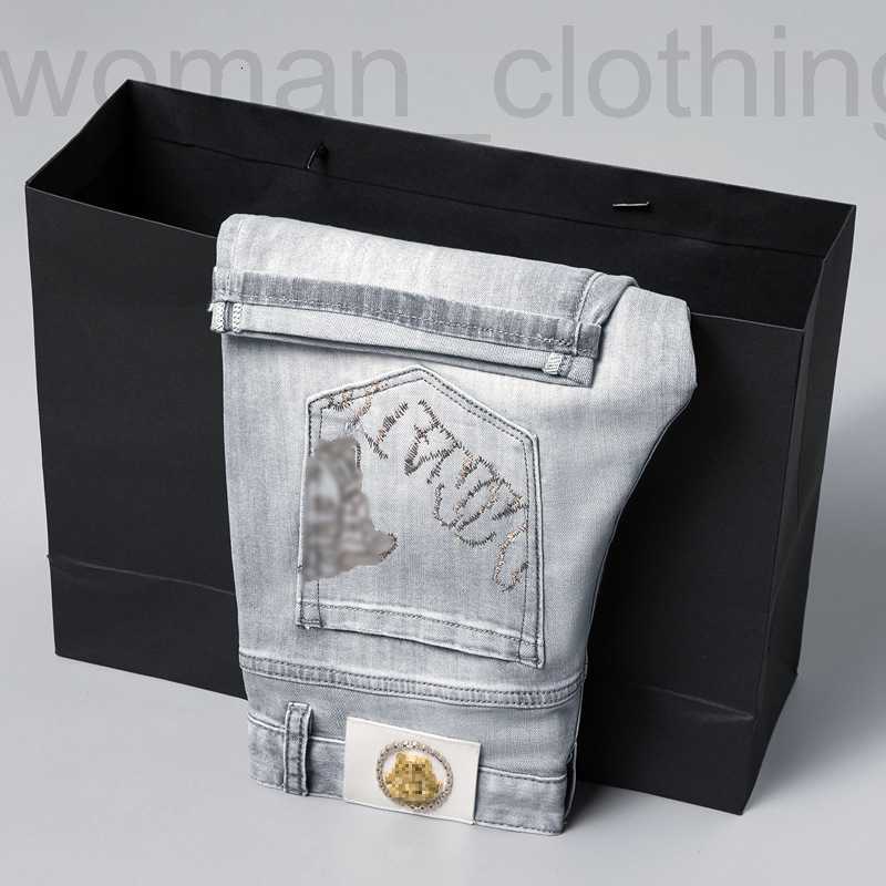 Men's Jeans Designer European fashion brand denim shorts men's blue summer thin wash embroidery smoke gray five-point pants 91HP, Lt 8810 shorts light grey
Men's Jeans Designer European fashion brand denim shorts men's blue summer thin wash embroidery smoke gray five-point pants 91HP, Lt 8810 shorts light grey