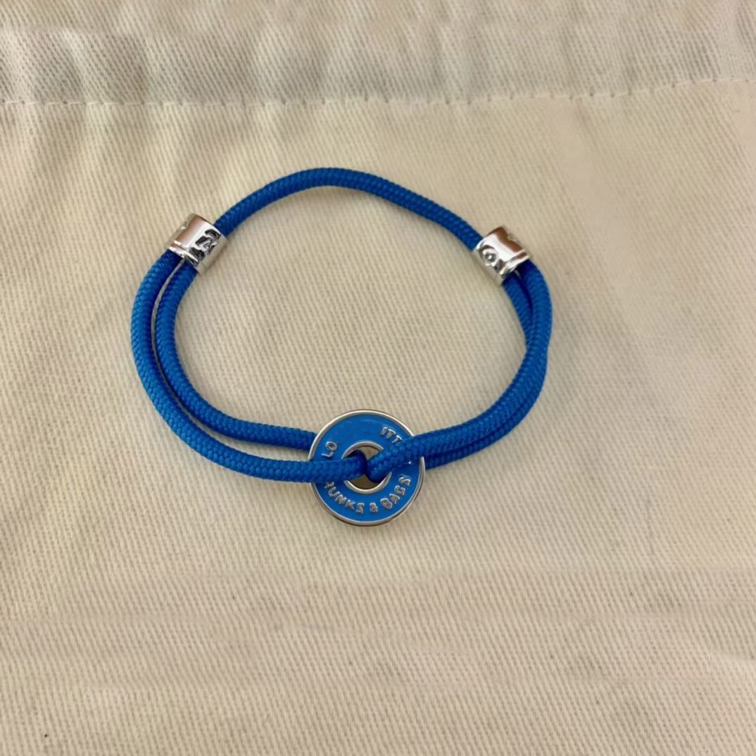2023 Luxury quality charm bracelet and color rope design adjustable size have box stamp PS3267
2023 Luxury quality charm bracelet and color rope design adjustable size have box stamp PS3267