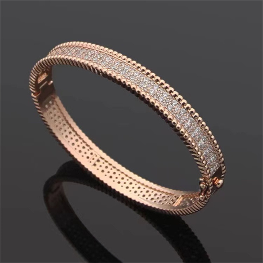 Four Leaf Clover Bracelet Gold Diamond Designer Bracelet Luxury Brand Bangles for Women Fashion Bracelets Everyday Accessories Party Wedding Jewelry Gifts