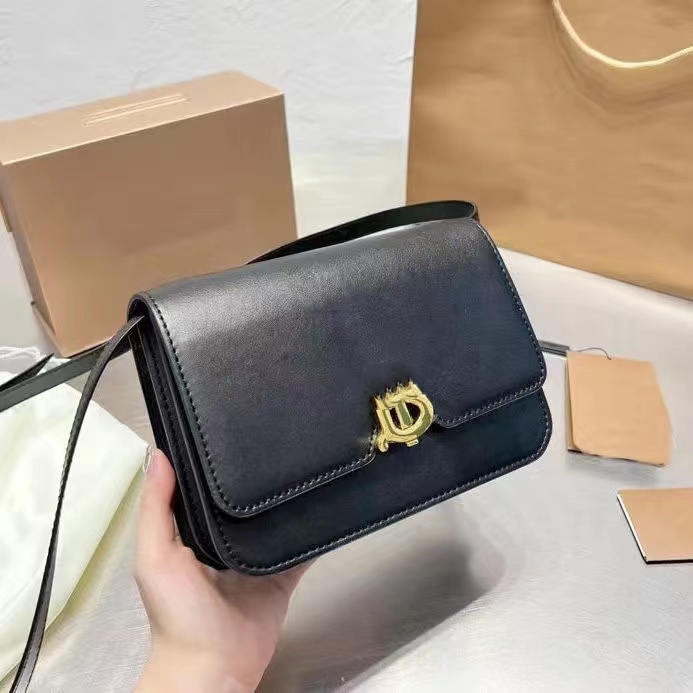 Shoulder Bags Totes Designer Women Handbags 2023 early spring womens BAG canvas box tofu Bag Fashion lock stripe small square, White
Shoulder Bags Totes Designer Women Handbags 2023 early spring womens BAG canvas box tofu Bag Fashion lock stripe small square, White