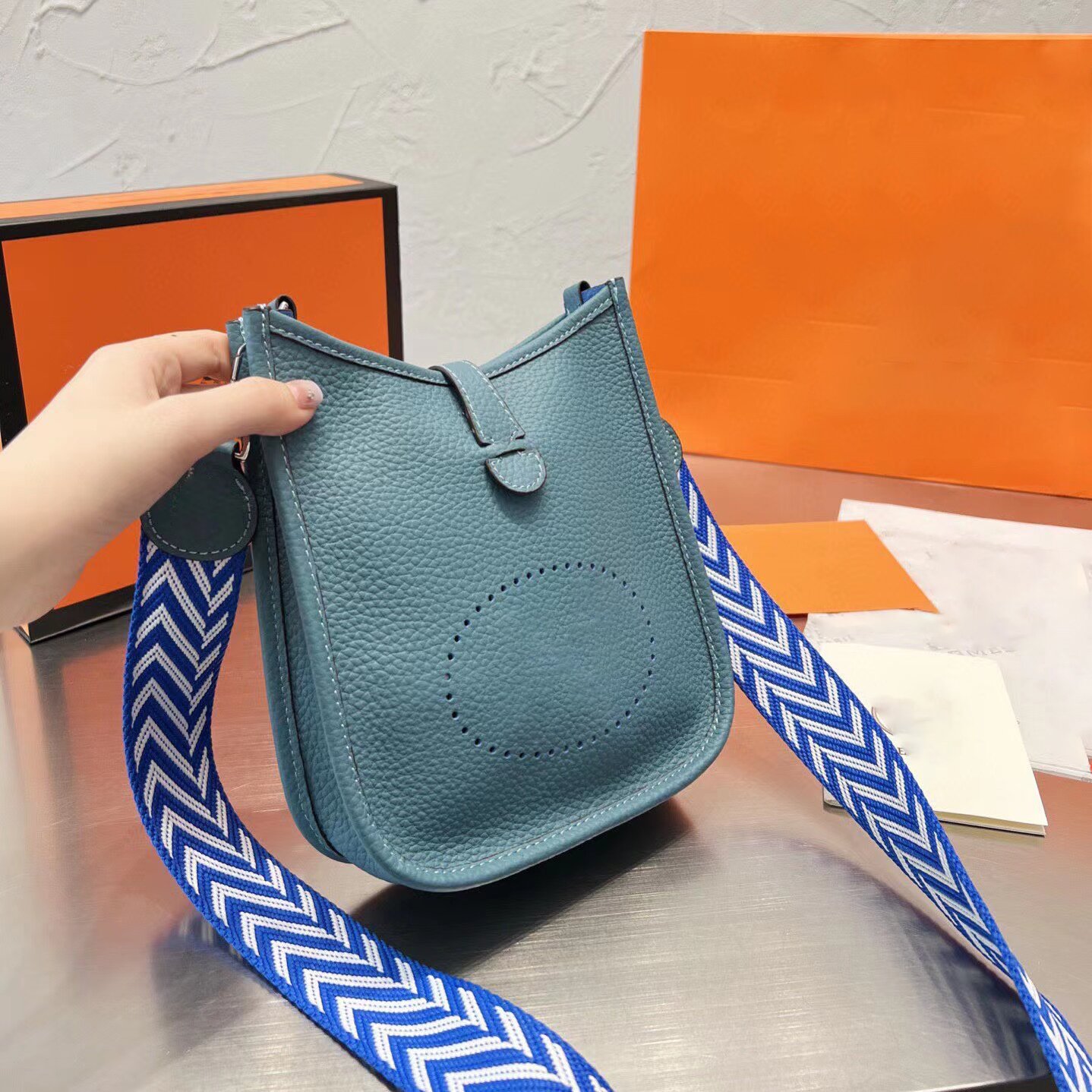 2022 High Quality womens bags Designer women leather Fashion hand bags Flap shoulderbag female stripe ladies brand imitation handbag wallets Luxury Bag
2022 High Quality womens bags Designer women leather Fashion hand bags Flap shoulderbag female stripe ladies brand imitation handbag wallets Luxury Bag