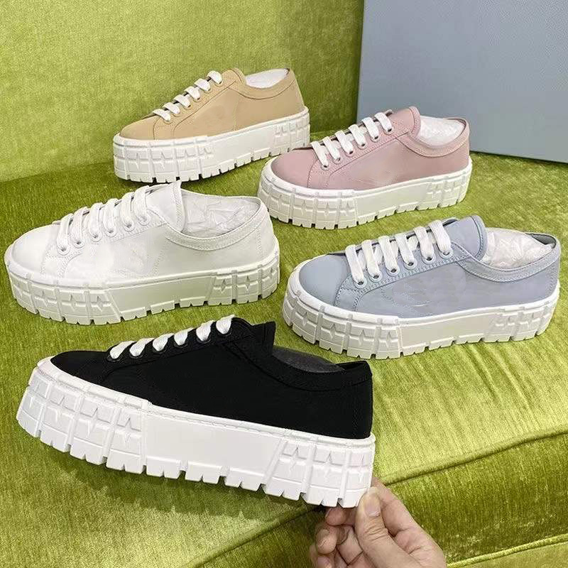 Luxury Designer Shoe Platform Casual Women Shoes Low Top Nylon Sneaker Thick Bottom Sneakers Black White Triangle Trainer Womens Trainers Outdoor Sports
Luxury Designer Shoe Platform Casual Women Shoes Low Top Nylon Sneaker Thick Bottom Sneakers Black White Triangle Trainer Womens Trainers Outdoor Sports